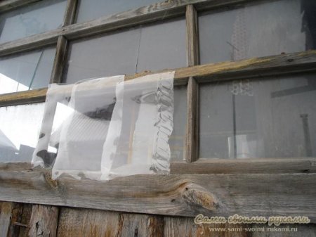 Чем можно временно заменить оконное разбитое стекло