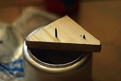 Как ввинчивать шуруп в древесные материалы