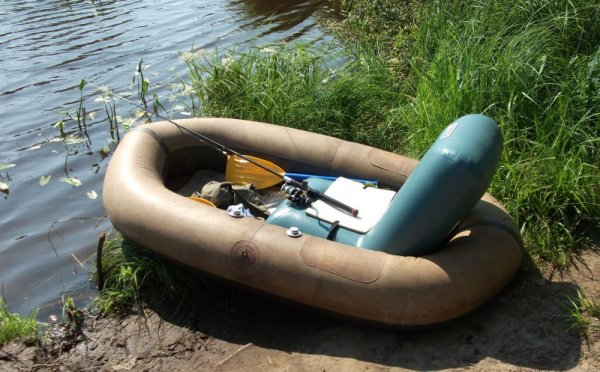 Как самостоятельно починить проколотую надувную лодку
