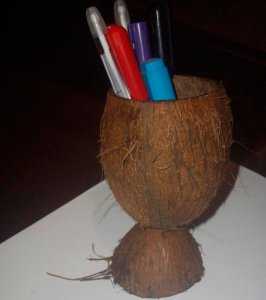 Подставка для ручек из кокоса