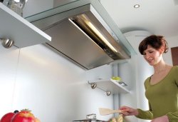Очищаем воздух в кухне при помощи вытяжки