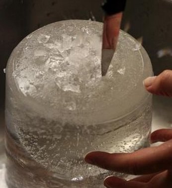 Как создать ледяной светильник своими руками? 