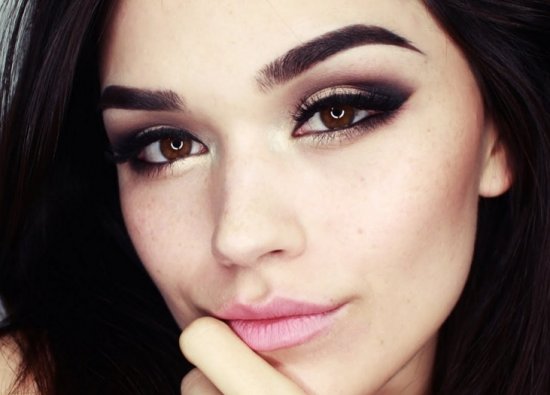 Как сделать макияж smoky eyes правильно? Как сделать макияж smoky eyes правильно?