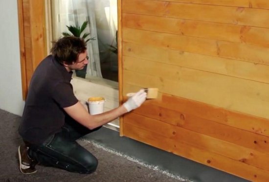 Как правильно защитить и покрасить деревянный дом?
