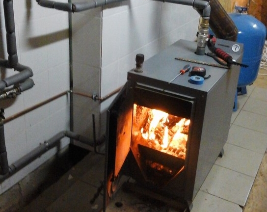 Водяное отопление дома на дровах – переход на отопление недорогой древесиной