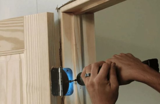 Как правильно установить межкомнатные двери	