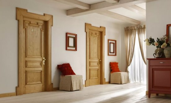 Изучаем преимущества деревянных межкомнатных дверей в квартире