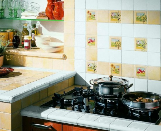Как выбрать плитку для маленькой кухни